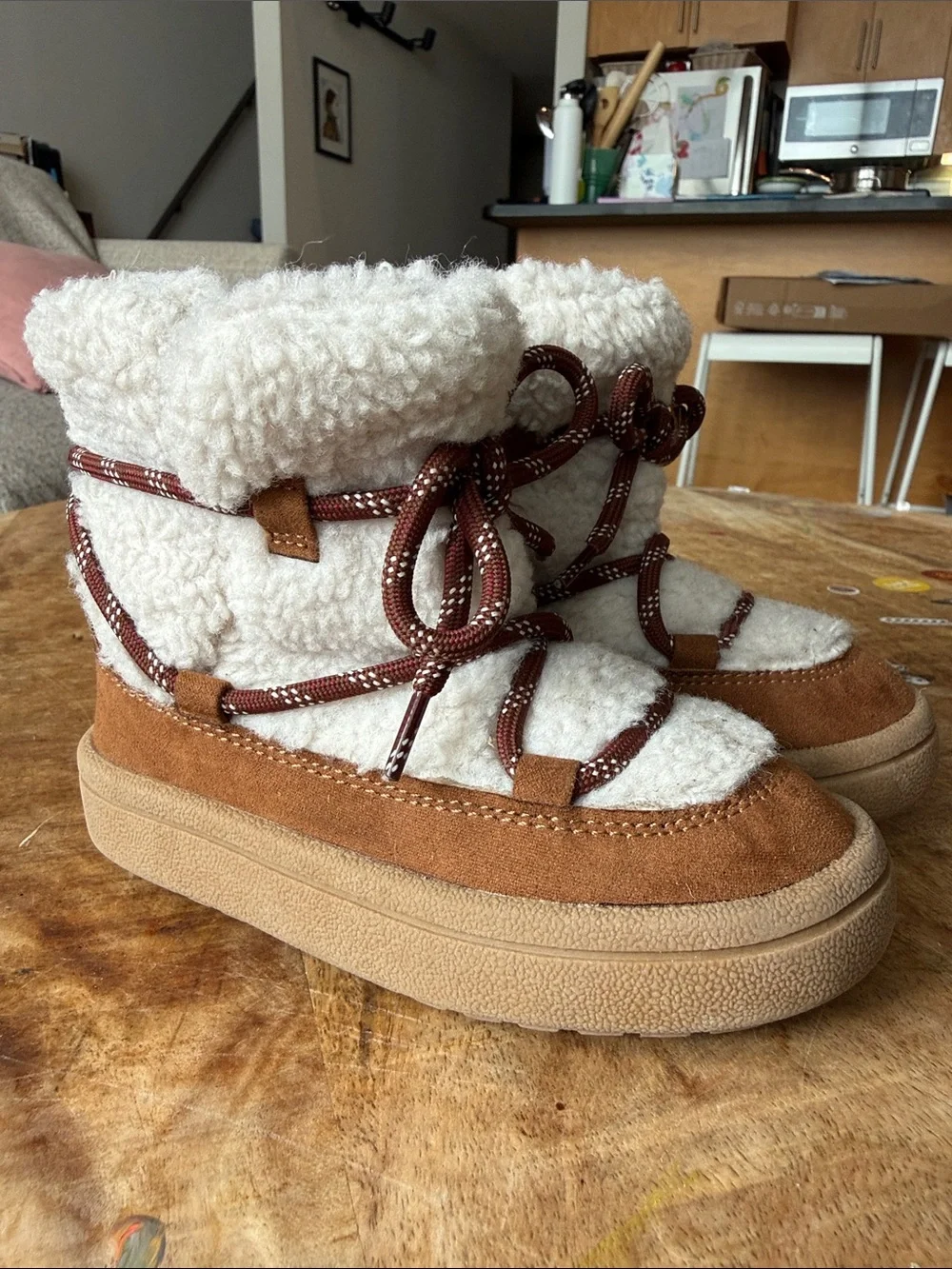 Old Navy Plush Sherpa Alpine Boots in Cream